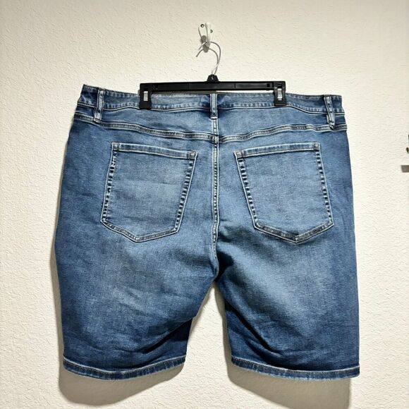 Lane Bryant Signature Fit Mid Rise Bermuda Shorts 26 Blue Flex Magic Waistband - Picture 3 of 9